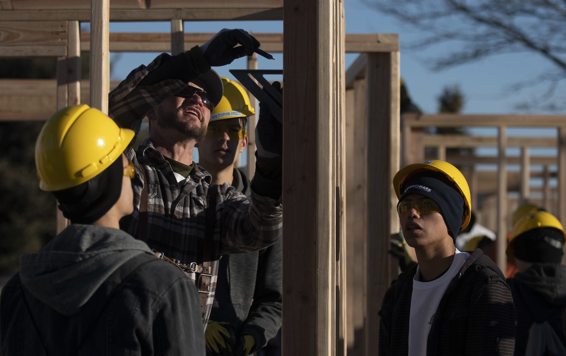 Students build for veterans